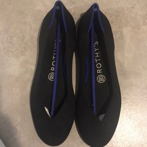 Black Rothy’s flats
